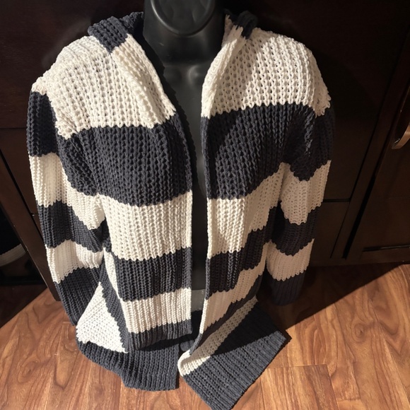 Pol - Picture 2 of 3